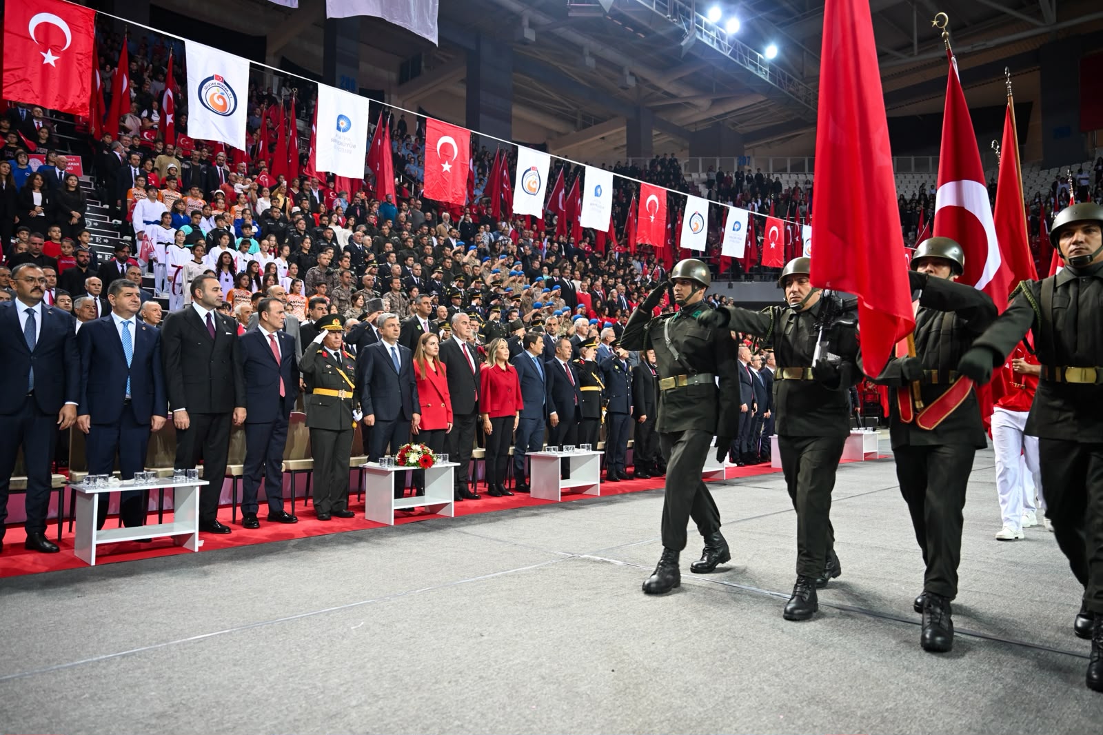 ANTALYA’DA CUMHURİYET’İN 103. YIL DÖNÜMÜ COŞKUYLA KUTLANDI